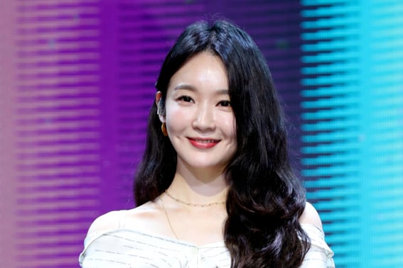 Kang Min-kyung's unexpected marriage rumors? "No newlywed home... I'll tell you if I get a boyfriend" [Star Issue]