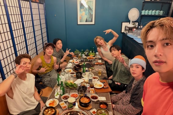 BTSもサムギョプサル＋焼酎は我慢できない..完全体の飲み会認証ショット [スター・イシュー]
