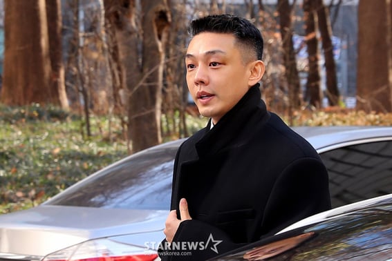 Drug self-reflection and 5 billion won transfer rumors.. Actor Yoo Ah-in spotted unexpectedly at VIP screening of 'Hope' [Star Issue]