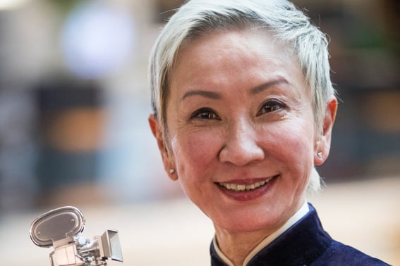 '香港映画の大母' シナムセン、享年75歳で死去..'天女幽魂'・'黄飛鴻'の製作者