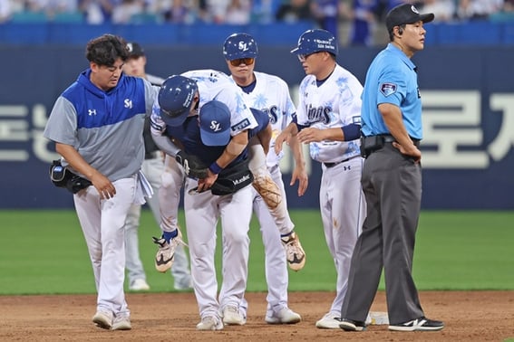 'También jugué en el campo...' Kim Sang-jun, lesionado en el tobillo, terminó yendo al hospital → Sin poder sonreír a pesar de la victoria del Samsung