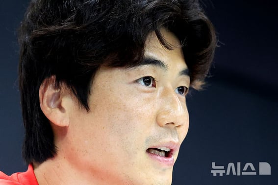 "I will reflect on myself first," bowed former captain Ki Sung-yueng, raising the issue of 'responsibility' in Korea's football tragedy. "Did I really do anything? Football people must awaken."