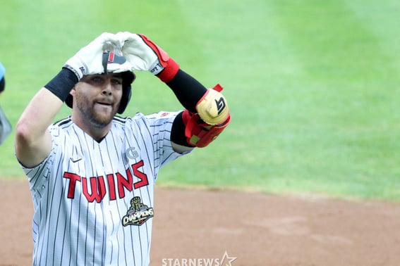 'Slugging percentage in scoring position: 0.790' LG's Austin hits so well, yet half his home runs are solo shots... Just two short of a third consecutive 30-home run season, a disappointment nonetheless