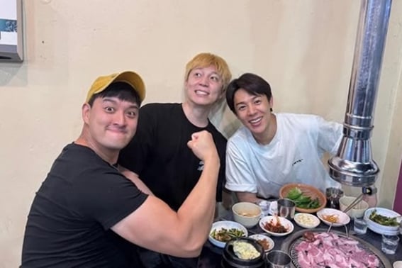 Eli, he remarried and looks great..showing off arms as big as his face in recent updates