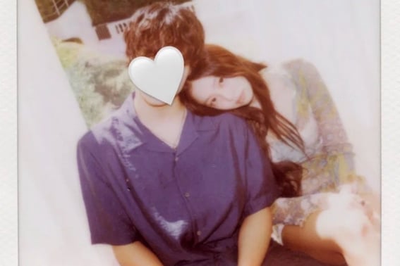 BLACKPINK's Jennie, seen affectionately with a man covering his face with a heart.. Photo posted directly [Star Issue]