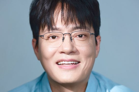 Kim Hyung-muk de 'Love Prescription': "Me gusta que parezca a Park Jin-young♥... Seguimos en contacto y vamos juntos a los conciertos" [Entrevista 3]