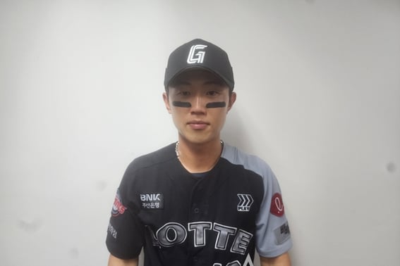 Lotte's trade-blessed player hits his 8th game-winning hit already! "I want to try for double-digit home runs"