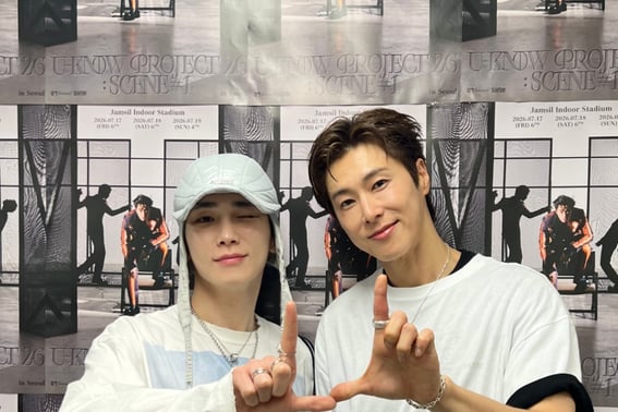 SHINee's Key resumes activities after controversy..affectionate selfie with TVXQ's Yoo Chun-hwa