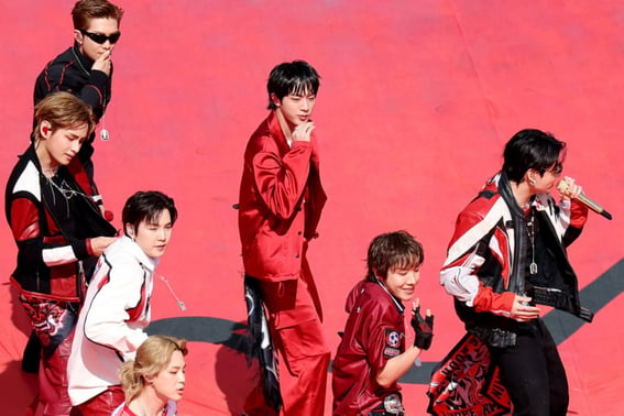 BTS、ワールドカップ決勝ハーフタイムショーを制覇..イ·ソンギョン→シム·ジンファ 「かっこいい」" [スター・イシュー]