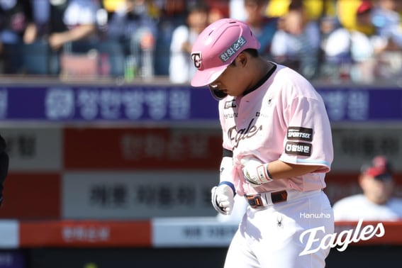[Oficial] «Trueno en cielo sereno»: Hanwha en máxima alerta para la postemporada de otoño; se retira del equipo por lesión en el costado. «17 bajas masivas en total en la KBO»