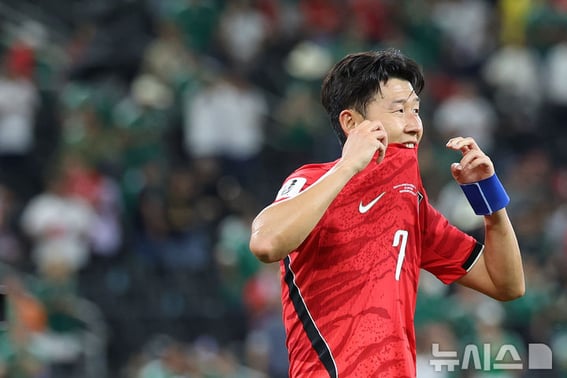 [World Cup Wrap-up ②] Nine Asian Tickets Prove Meaningless Amid 'Total Elimination' in Round of 16... Asia's Football Faces a Painful Reality as Japan Fights Hard