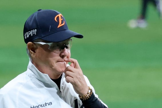 Park Jun-young 'de nuevo' relevado anticipadamente, '8 victorias consecutivas de abridor sin lograrlo' Hanwha... el entrenador Dal enfrenta mayores preocupaciones [Desde Gwangju]