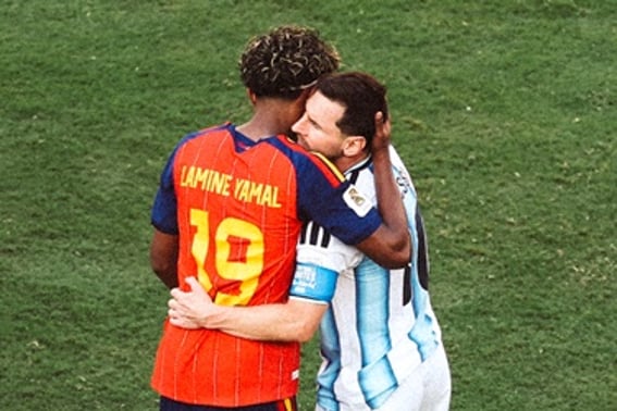 'Baptized by God' 5-month-old baby surpasses the god after 19 years... Messi whispers to Yamal, who let Argentina miss the World Cup title: "Now it's your generation"