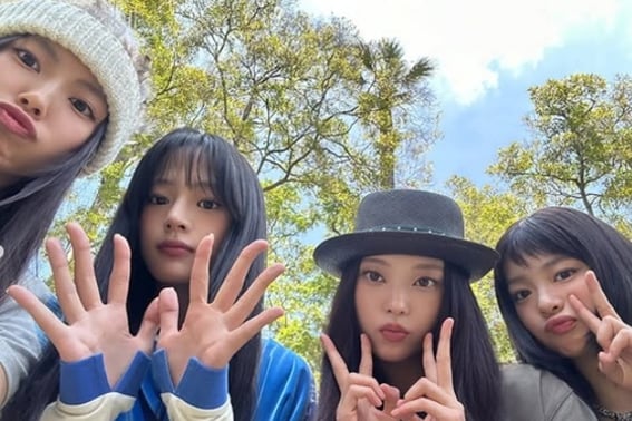 NewJeans's Time Flows... 'Excluding Daniel' 4 Members Upload Content Storm [Star Issue]