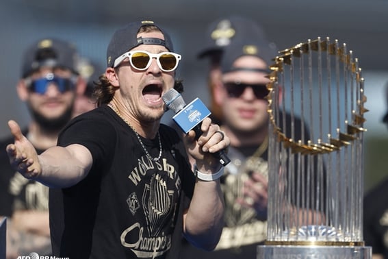 'Refusal of White House Invitation → Criticism Letter, Fan's Personal Info Exposed' Controversy! LAD's Kike, Heavily Criticized in the U.S.