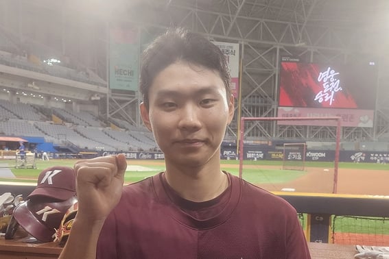 'Who is Kiwoom's shortstop?' Explosive defense, 21-year-old shortstop hits .360 in second half "Successor to Kim Ha-seong? I'm not there yet"