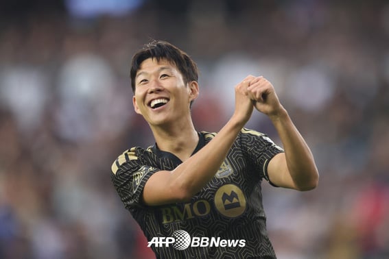 Son Heung-min debuts 'new celebration,' performs 'golf swing' gesture immediately after scoring in three consecutive matches