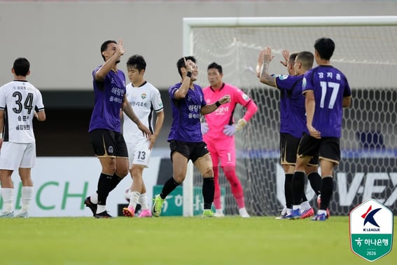 'Se rompe el récord de 10 partidos sin derrota del Gangwon': Anyang, victoria por 2-1 → 'Solo 3 puntos de diferencia' con el segundo clasificado Jeonbuk... Recuperación 'sorprendente' del 5º puesto [Reseña desde Anyang]