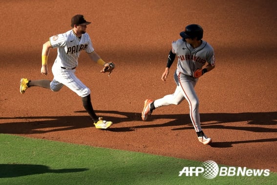 El colapso de Lee Jung-hoo por debajo del .300 + un intento fallido de robo en segunda base llevó a que el corredor Song Sung-moon fuera atrapado robando; nadie pudo sonreír... San Diego logró la victoria al final del noveno inning [Resumen SF-SD]