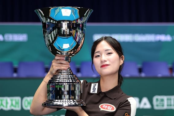 'Kim Ga-young's Student' Achieves Perfect Title Ceremony Before Her Mentor, Park Jung-hyun Wins First LPBA Title in Just 413 Days Since Debut... Kang Yu-jin Takes Runner-up Spot
