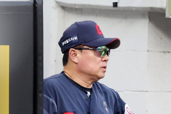 'Five wins, nine losses in the second half': Lotte manager Kim Tae-hyung offers encouragement rather than criticism, saying, "I told them to keep pushing until the end" [Busan]