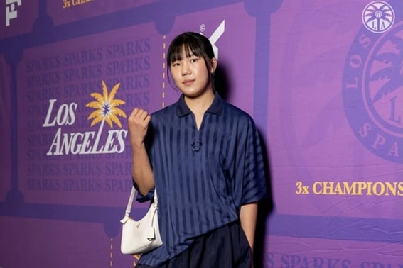 Proving LA's Future Credentials... Park Ji-hyun's One-Woman Show Earns Top 'Grade A' from U.S. Local Media