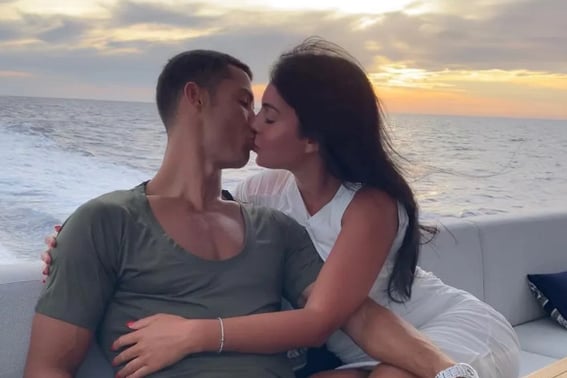 "10年の同居が終わった" ロナウド、ついに世紀の結婚式を挙げる··· ジョジナ、バンジマン57億「グッチの販売員が1兆ウォンの奥様に」