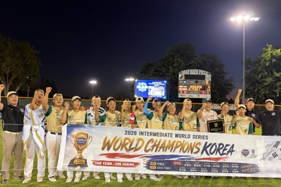 El equipo representativo de béisbol Little League coreano sub-13 derrotó a Estados Unidos y se coronó campeón del World Series por primera vez en tres años: el lanzador estrella Kim Seo-ha lanzó 5⅔ entradas con gran desempeño + jonrón de dos carreras