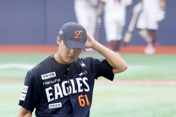 'Need a win urgently': The '500 million won signing bonus duo' guarding the 2nd division, "Kim Seo-hyun's performance... We'll watch Jung Woo-ju for about two more games before deciding": Hanwha's bullpen concerns