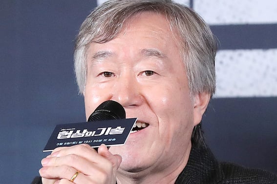 アン・パンソク監督が「回復中」と近況を伝えた..チュ・ヨンウとキム・ソヒョンの『恋愛博士』、遺作となった『大衆の衝撃』