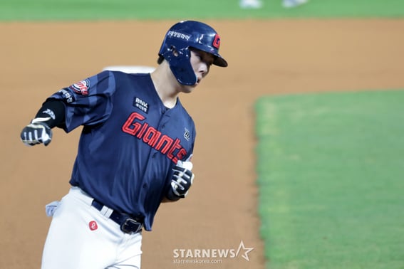 Remembering that day 1,495 days ago: Lotte's Go Seung-min explodes with a multi-homer game but reflects ands himself, saying, "Everything except the home runs was disappointing." [Incheon Field]