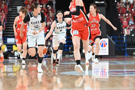 Japan also felt the tension as Korea's third-quarter 'pressure defense'... They narrowed the gap to 9 points but could not hold on in the fourth quarter.