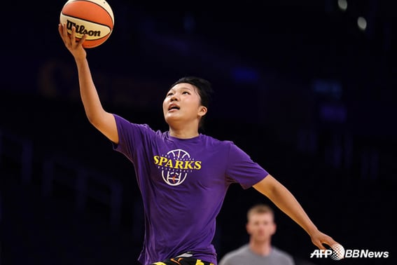 [Entrevista] «Cuando quise rendirme, aguanté pensando en Lee Hyun-joong» Park Ji-hyun ahora se ha convertido en el sueño de alguien en la WNBA