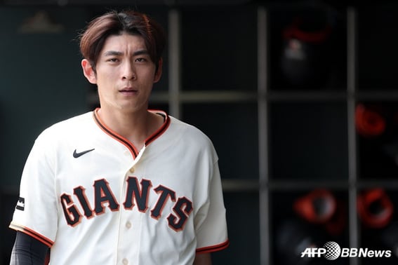 'Ground ball-ground ball-fly ball-fly ball' Lee Jung-hoo goes 0-for-13... batting average drops to 0.290... stellar defense overshadowed as SF loses 2-5