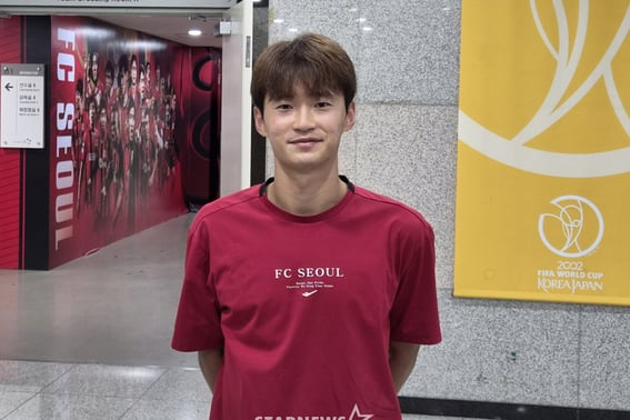 "Are you making fun of me now?" Kim Jin-soo erased the 'K League's first own-goal black history' with a priceless cross. "That's why I'm talking with a smile" [Sangam Field]