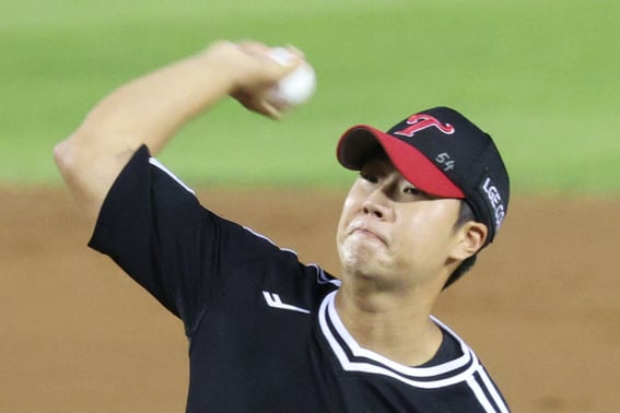 LG, Committed to Developing Second-Year Rookie! Yeom Kyung-yeop: "The fact that Park Si-won issued no walks is encouraging → He is developing step by step"