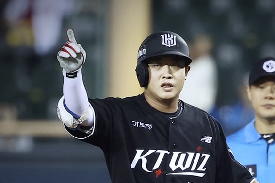'お腹が痛くてどうしよう' SSGが捨てた左打者、KT移籍後初の試合から個人最多打点を達成! "機会をくださったイ・ガンチョル監督に感謝"