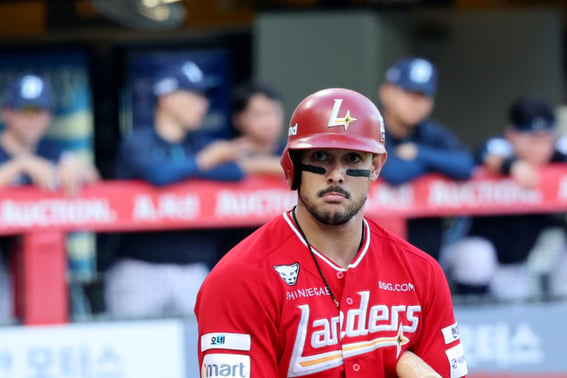 'Wow! There's no time to pack' Madris, released by SSG, secures 'ultra-fast' re-employment in U.S. Triple-A → Returns to former team under STL