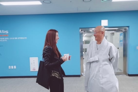 "I just learned of the news now"...Kim Gyu-ri expresses condolences on the passing of Monk Myeongjin