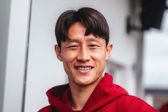 "With his chest!" Lee Jae-sung scores his first assist of the season, shaking off World Cup heartbreak... Mainz delivers a 9-0 carpet bombing to advance to the Round of 32 in the DFB Pokal