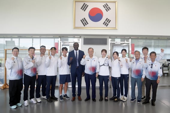 前联合国秘书长、国际奥委会名誉委员潘基文担任韩国体育会首任名誉顾问，在2026年爱知·名古屋夏季亚运会前夕访问振川国家代表队选手村予以鼓励：“怀揣作为国家代表的自豪感……愿其结出丰硕成果”