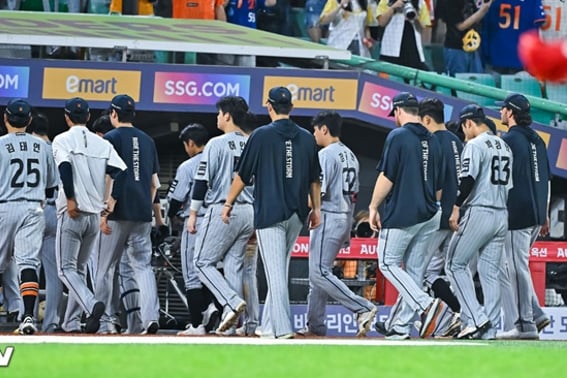 'Error-Error-Error-Fail' Hanwha did not deserve to win... showing the bitter reality of an August winning percentage of 0.188 [Incheon Field]