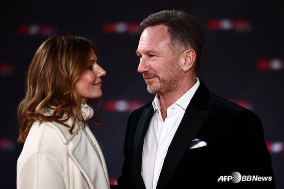 "Envíame algunas fotos". Ante la exigencia insistente, una empleada estalló: el escandaloso acoso sexual del director de F1... El contenido impactante de las conversaciones dejó a su esposa "llorando desconsoladamente".