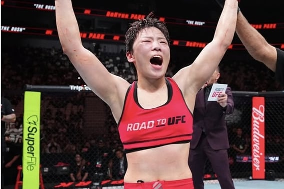 The face of the six-game winning streak powerhouse was 'covered in blood,' yet Park Bo-hyun overturned the assessment that she was "at a significant disadvantage" and advanced to the finals... defeating Abduyeva, earning praise for a "great show."