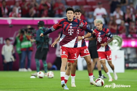 'As expected, the iron pillar! Starting role from the opening match' Kim Min-jae locks down the defense and unleashes a goal storm... Munich crushes Stuttgart 5-1