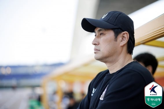 "It is true that the mood was not good after the 0-7 defeat against Seoul." Sudden resignation rumors for Yoo Byung-hoon coach... He achieved promotion and survival, yet 'leaving like this'?