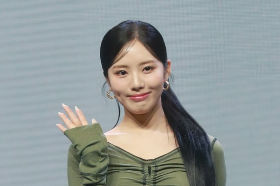 "Seven Years Without Income": fromis_9's Park Ji-won Reveals 'Zero Settlement' During Her Pledis Days [Comprehensive]