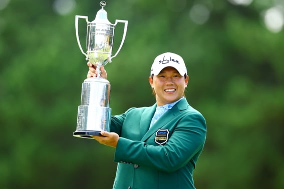 '13年の待望の成果' イ・サンヒ、準優勝8回を終え 'ついに' 日本ゴルフツアー初優勝