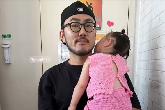 Jimmy, who traveled to Korea to care for his ailing mother on 'Dolsing 4', finally reunites with ♥Hee-jin and their daughter... "Happy times"