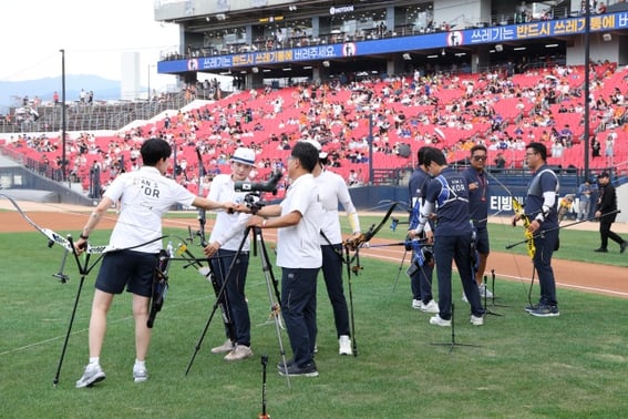 'Tres veces campeón olímpico: dos eliminados → alumna de secundaria de 15 años seleccionada': ¿Por qué el equipo coreano Yang Gung (CEO) de tiro con arco entrena en un estadio de béisbol... Entrenamiento final previo a los Juegos Asiáticos de 2026
